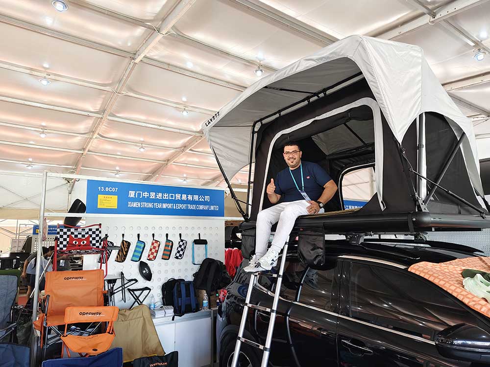 Spacious Rooftop Tent for Camping